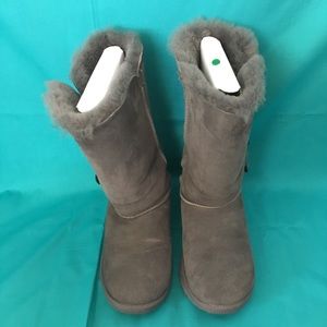 UGG Bailey Button Triple II Boot, Grey, 5, Youth